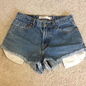 High waisted denim Levi shorts